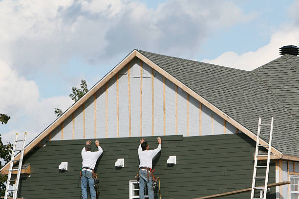 Professional Siding Contractor technician working in Cuyahoga Falls, OH